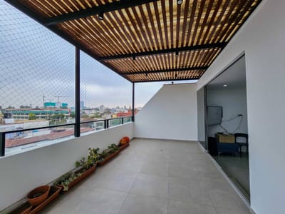 DÚPLEX EN VENTA EN SAN BORJA – TERRAZA Y PARRILLA | 4 DORMITORIOS 