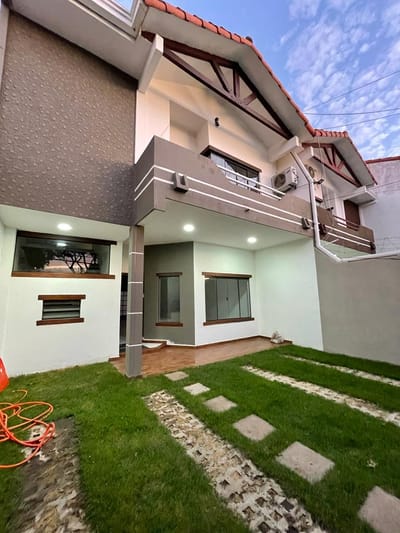 EN VENTA LUJOSA CASA A ESTRENAR ZONA NORTE