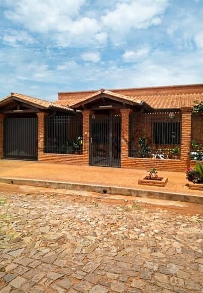 VENDO CASA FAMILIAR EN LUQUE