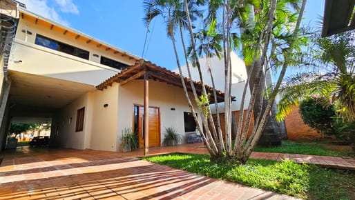 VENDO CASA ZONA LOS LAURELES  A PRECIO DE TERRENO!!