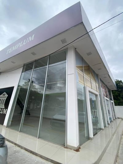 ALQUILO LOCAL COMERCIAL EN ESQUINA EN ÑEMBY