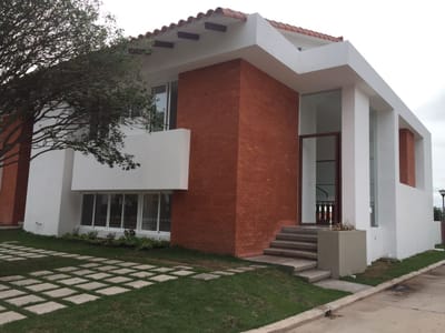 Casa a Estrenar en Zona Norte - 4to Anillo
