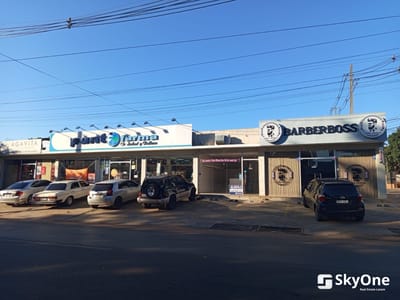 Alquilo salón comercial sobre la avenida laguna grande 