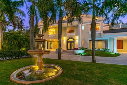 CASA DE LUJO EN VENTA- COLINAS DEL URUBO SECTOR 2
