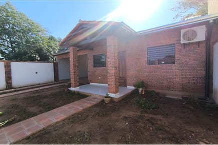 VENDO HERMOSA CASA EN MARIANO ROQUE ALONSO.