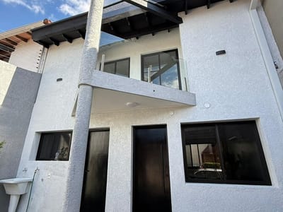 VENDO DUPLEX LUJOSO EN BARRIO BOQUERÓN
