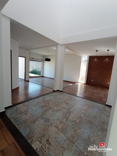 CASA AMPLIA EN ALQUILER KM 9 1/2 DOBLE VIA