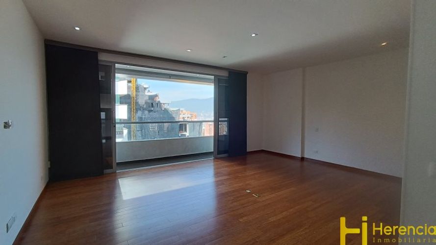 Apartaestudio en  Arriendo en Altos del poblado, Medellín - Imagen 1