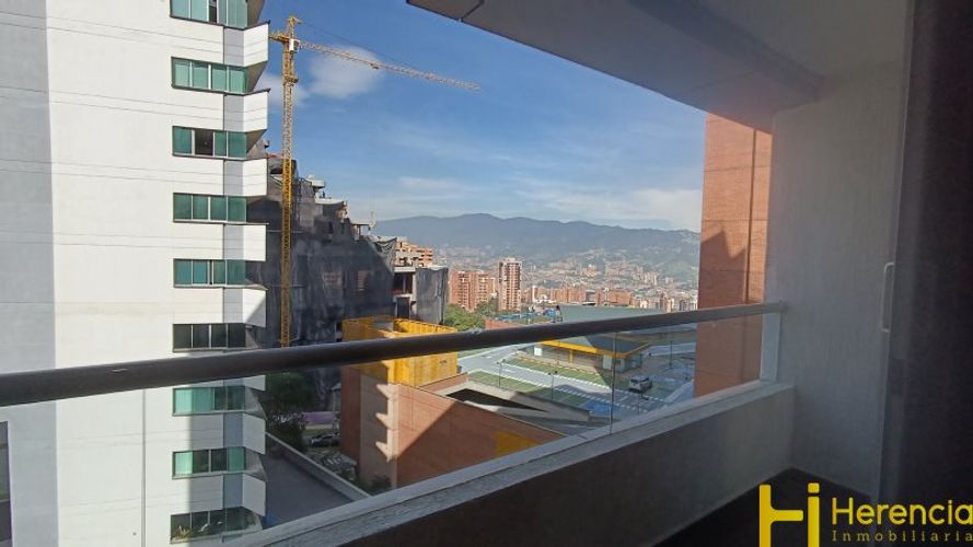 Apartaestudio en  Arriendo en Altos del poblado, Medellín - Miniatura 2