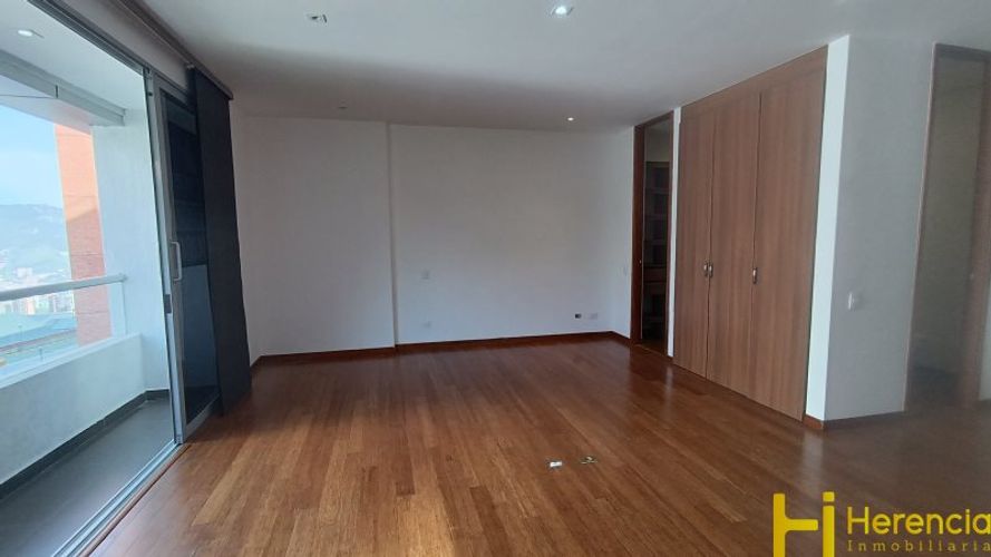 Apartaestudio en  Arriendo en Altos del poblado, Medellín - Miniatura 5