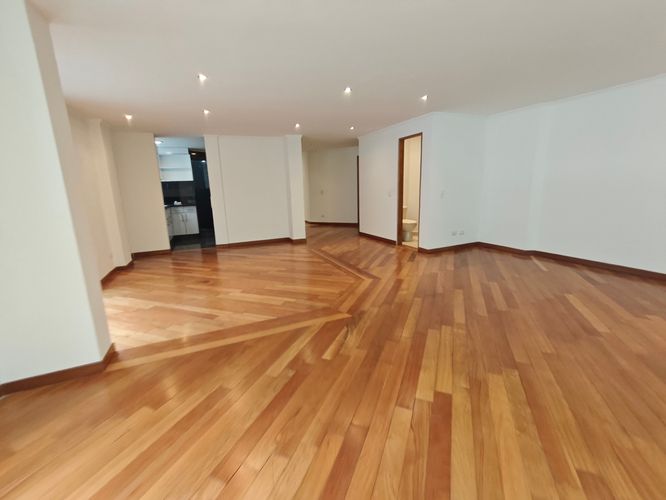 Apartamento en  Venta en Chico norte, Bogotá - Miniatura 3