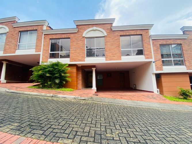 Casa en  Arriendo en San Lucas, Medellín - Imagen 1