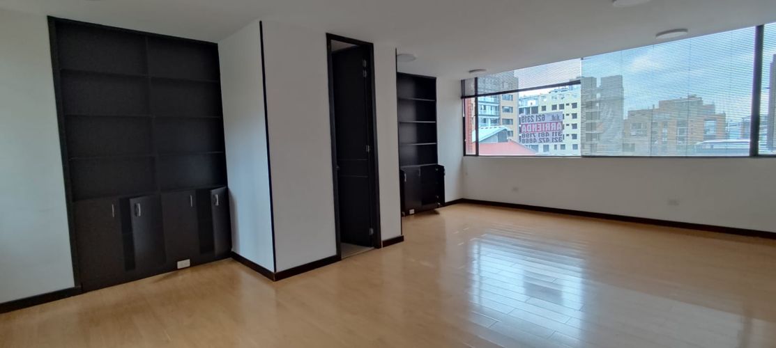 Oficina en  Arriendo en Santa Barbara, Bogotá - Imagen 1
