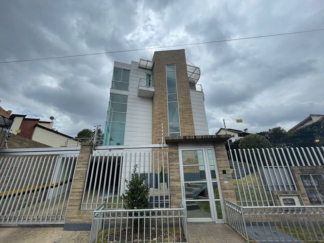 Casa en  Arriendo en Cerros de Suba, Bogotá - Imagen 1