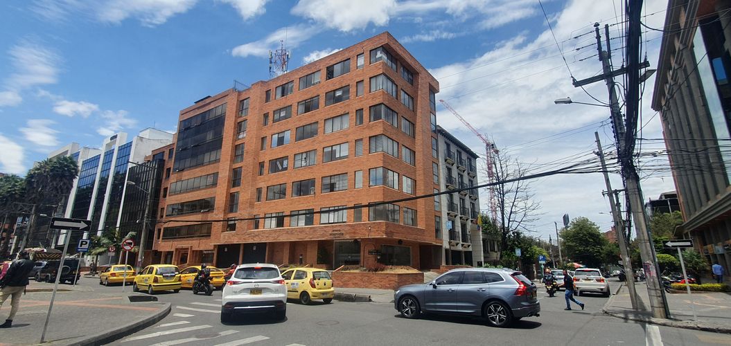 Oficina en venta en El Lago, Bogotá - Imagen 1