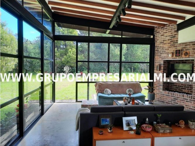 Apartaestudio en  Arriendo en Santa Elena, Medellín - Miniatura 2