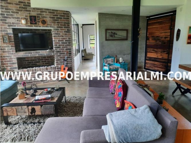 Apartaestudio en  Arriendo en Santa Elena, Medellín - Miniatura 4