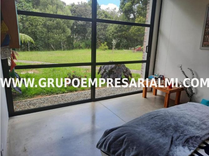 Apartaestudio en  Arriendo en Santa Elena, Medellín - Miniatura 7