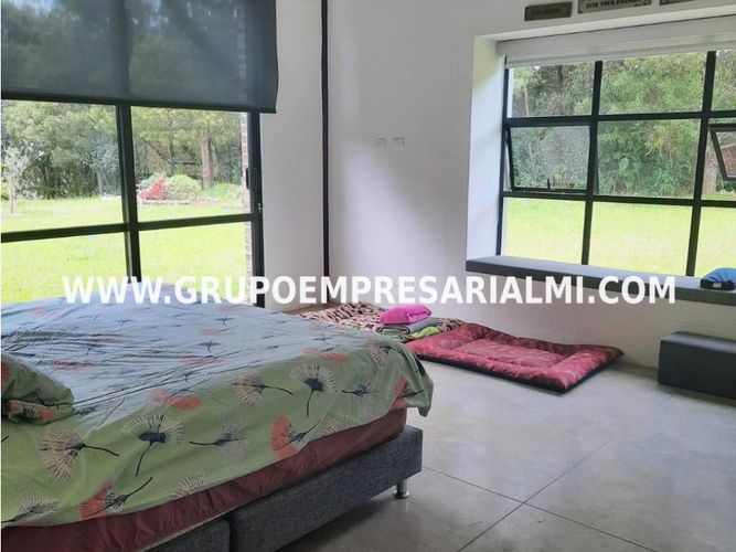 Apartaestudio en  Arriendo en Santa Elena, Medellín - Miniatura 8