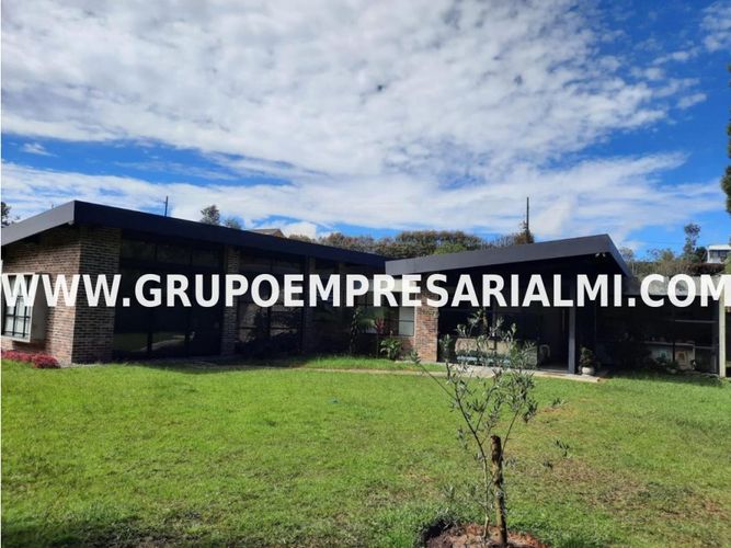 Apartaestudio en  Arriendo en Santa Elena, Medellín - Miniatura 16