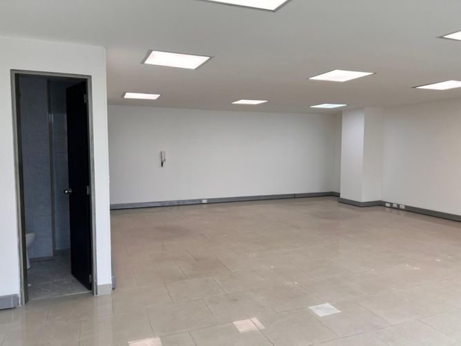 Oficina en  Arriendo en Santa Barbara, Bogotá - Miniatura 4