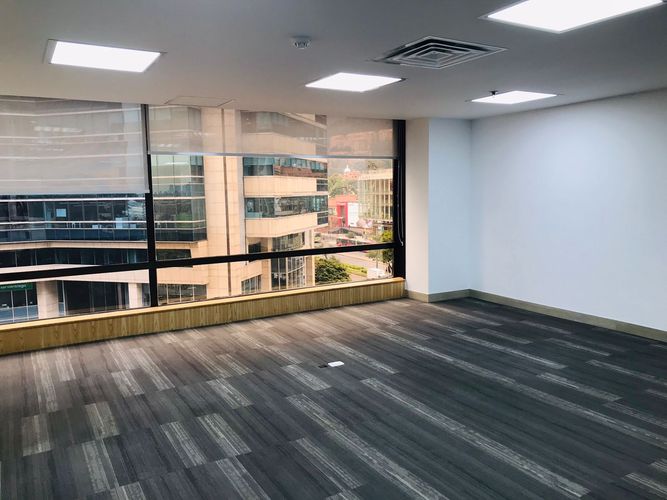 Oficina en  Arriendo en Santa Barbara, Bogotá - Miniatura 2