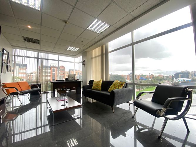 Oficina en  Arriendo en Santa Barbara, Bogotá - Imagen 1