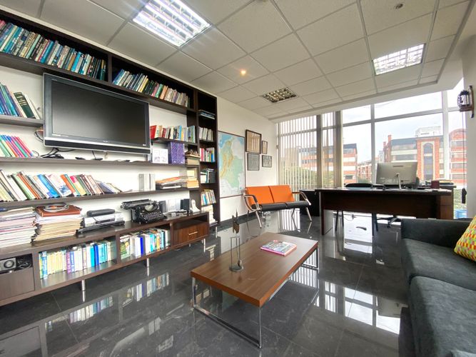 Oficina en  Arriendo en Santa Barbara, Bogotá - Miniatura 3