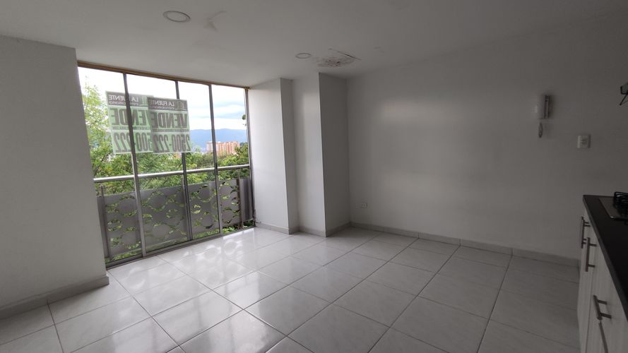 Apartamento en  Venta en Barrio Cristóbal, Medellín - Imagen 1