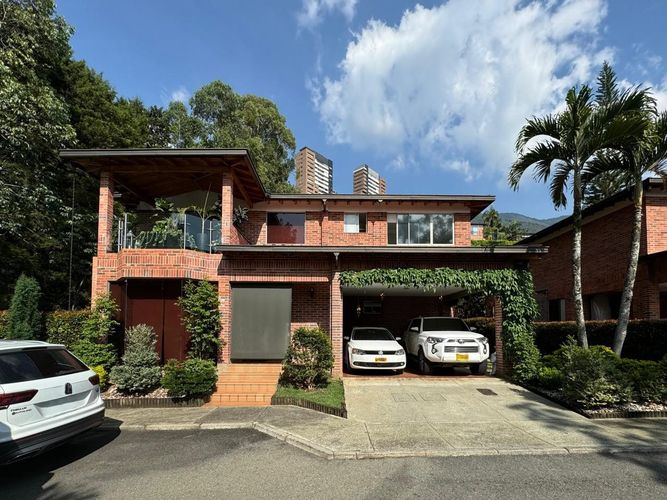 Casa en  Arriendo en Altos del poblado, Medellín - Imagen 1
