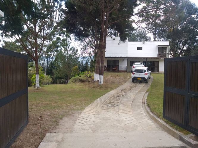 Finca en venta en Suroriente, Guarne - Imagen 1