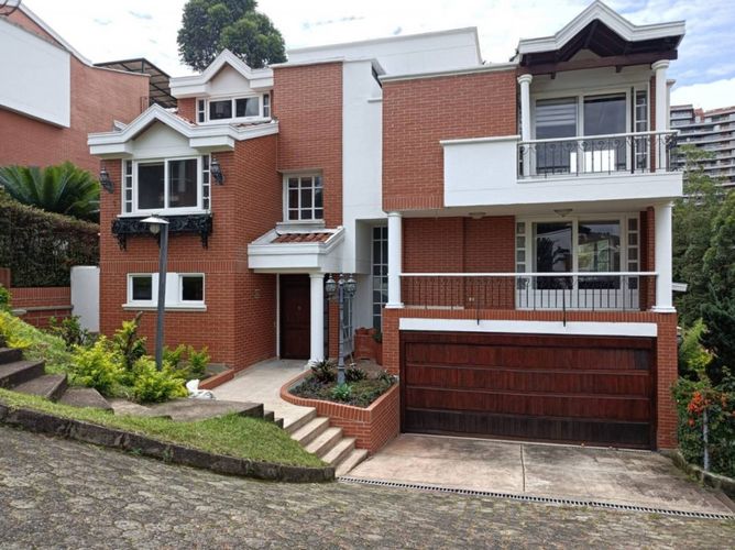 Casa en  Arriendo en El Poblado, Medellín - Imagen 1