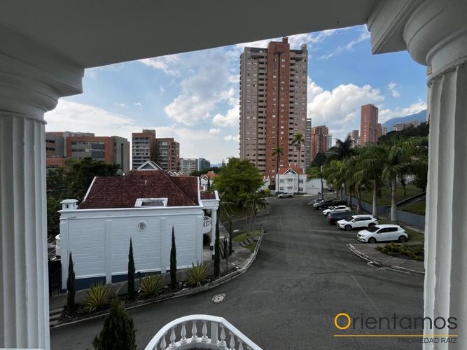 Casa en arriendo en El Poblado, Medellín - Miniatura 23
