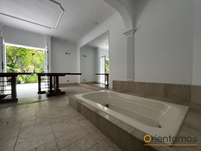 Casa en arriendo en El Poblado, Medellín - Miniatura 13