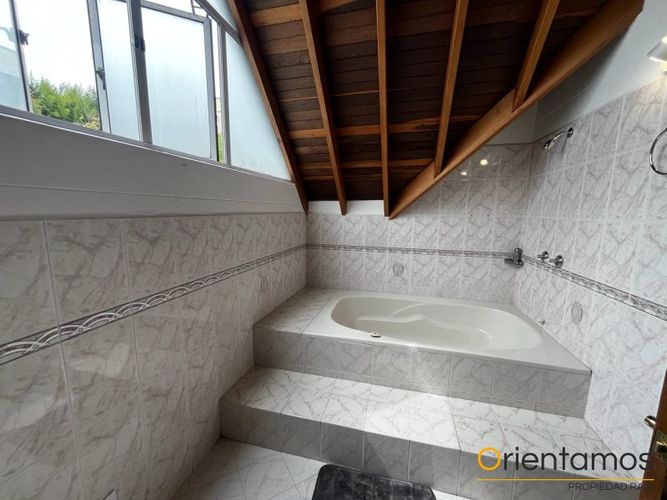 Casa en arriendo en El Poblado, Medellín - Miniatura 18
