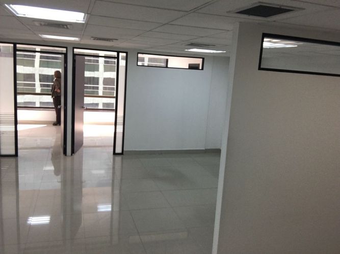 Oficina en  Arriendo en Santa barbara occidental, Bogotá - Miniatura 2