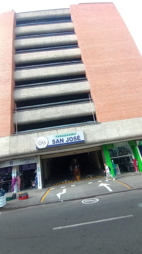 Parqueadero en venta en Medellín - Imagen 1