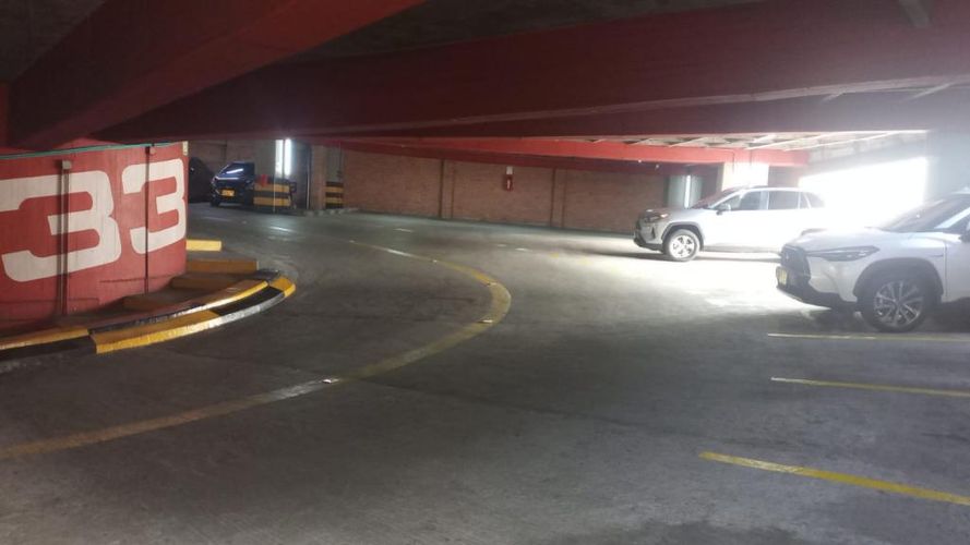 Parqueadero en venta en Medellín - Miniatura 3