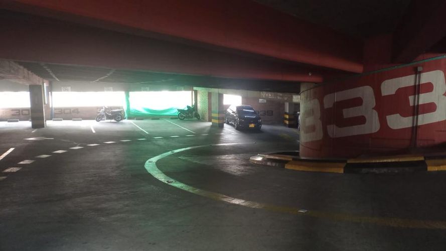 Parqueadero en venta en Medellín - Miniatura 4