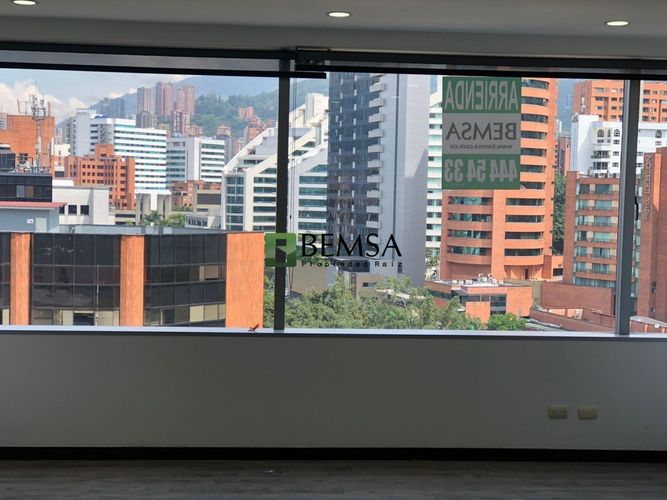 Oficina en  Arriendo en Milla de Oro, Medellín - Miniatura 2