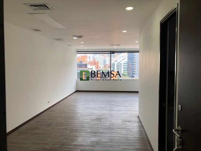 Oficina en  Arriendo en Milla de Oro, Medellín - Miniatura 3