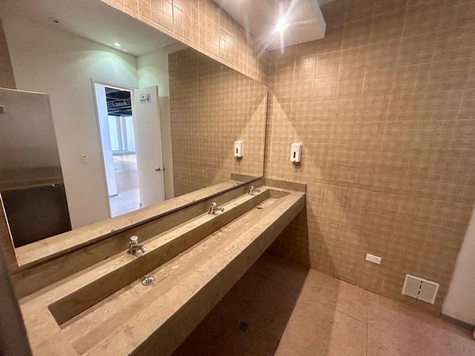 Local en  Arriendo en Santa Barbara, Bogotá - Miniatura 28