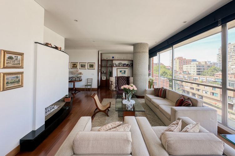 Apartamento en  Venta en Chico norte, Bogotá - Miniatura 2