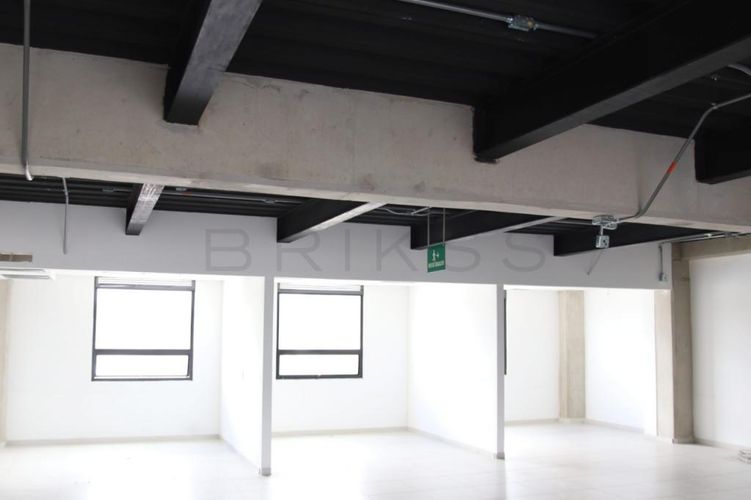 Edificio en arriendo en Pontevedra, Bogotá - Imagen 1