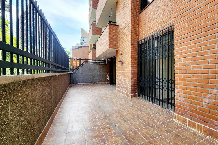 Apartamento en  Venta en Laureles, Medellín - Miniatura 3