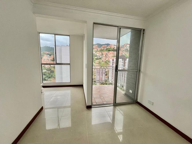 Apartamento en  Venta en Loma de los bernal, Medellín - Miniatura 2