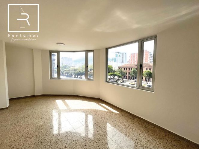 Edificio en arriendo en Medellín - Miniatura 18