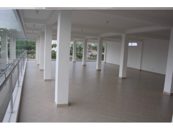 Edificio en arriendo en Crespo, Cartagena - Miniatura 2