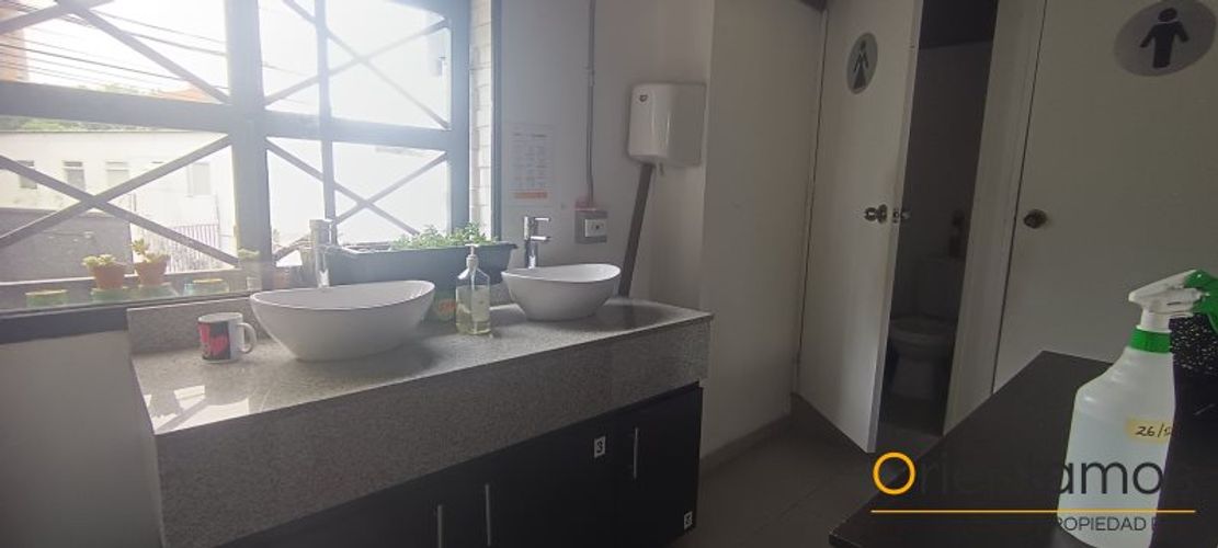 Local en  Arriendo en El Poblado, Medellín - Miniatura 7
