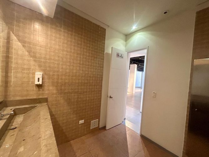 Local en  Arriendo en Santa Barbara, Bogotá - Miniatura 29